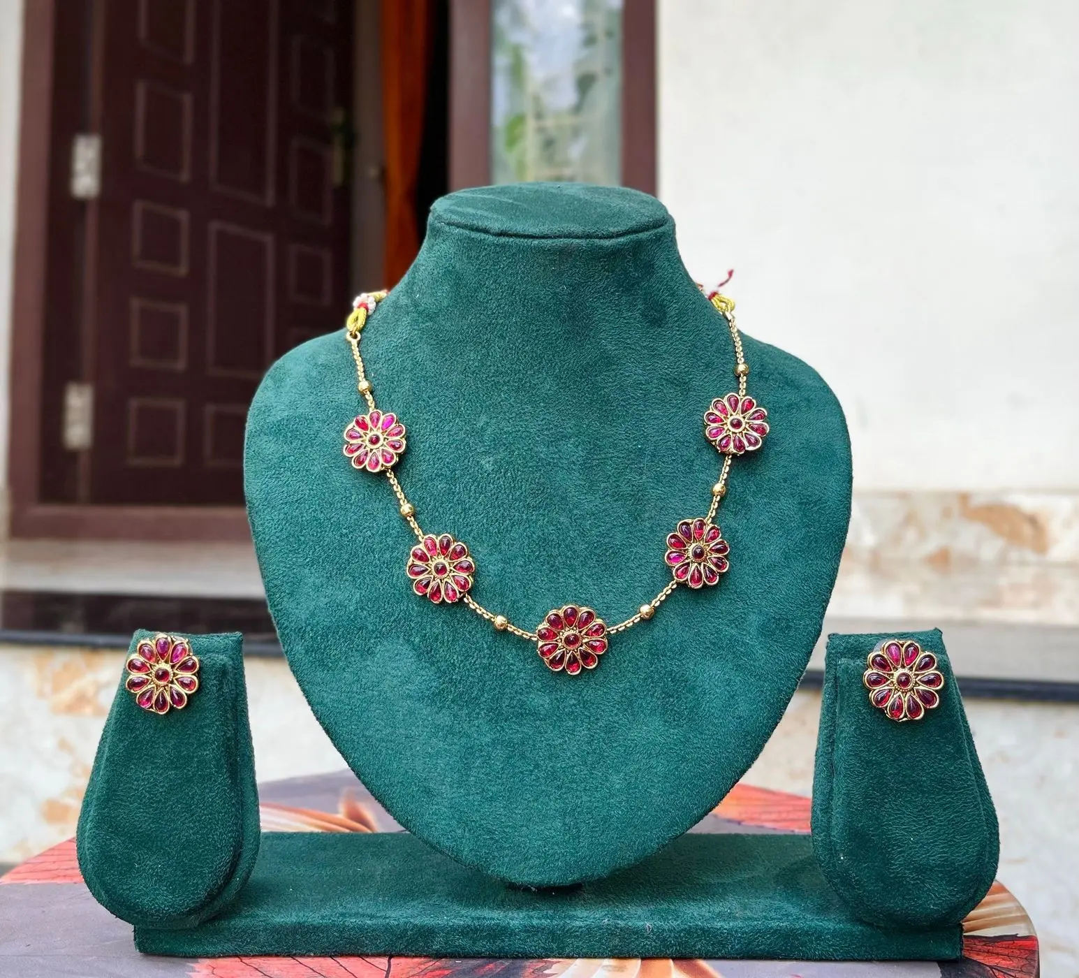 Pink flowers choker 1