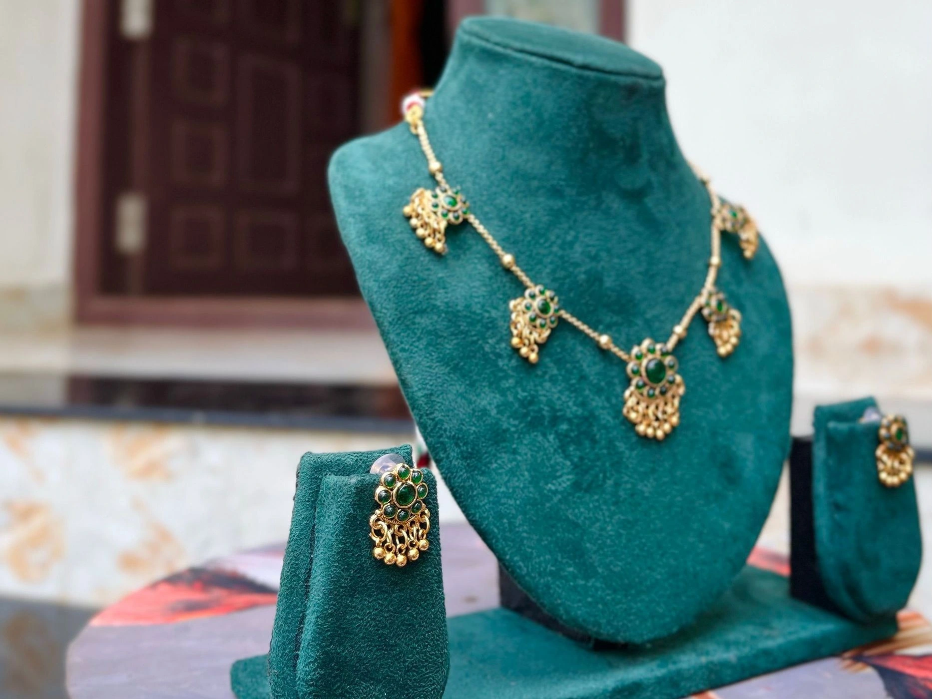 Green flowe choker 4