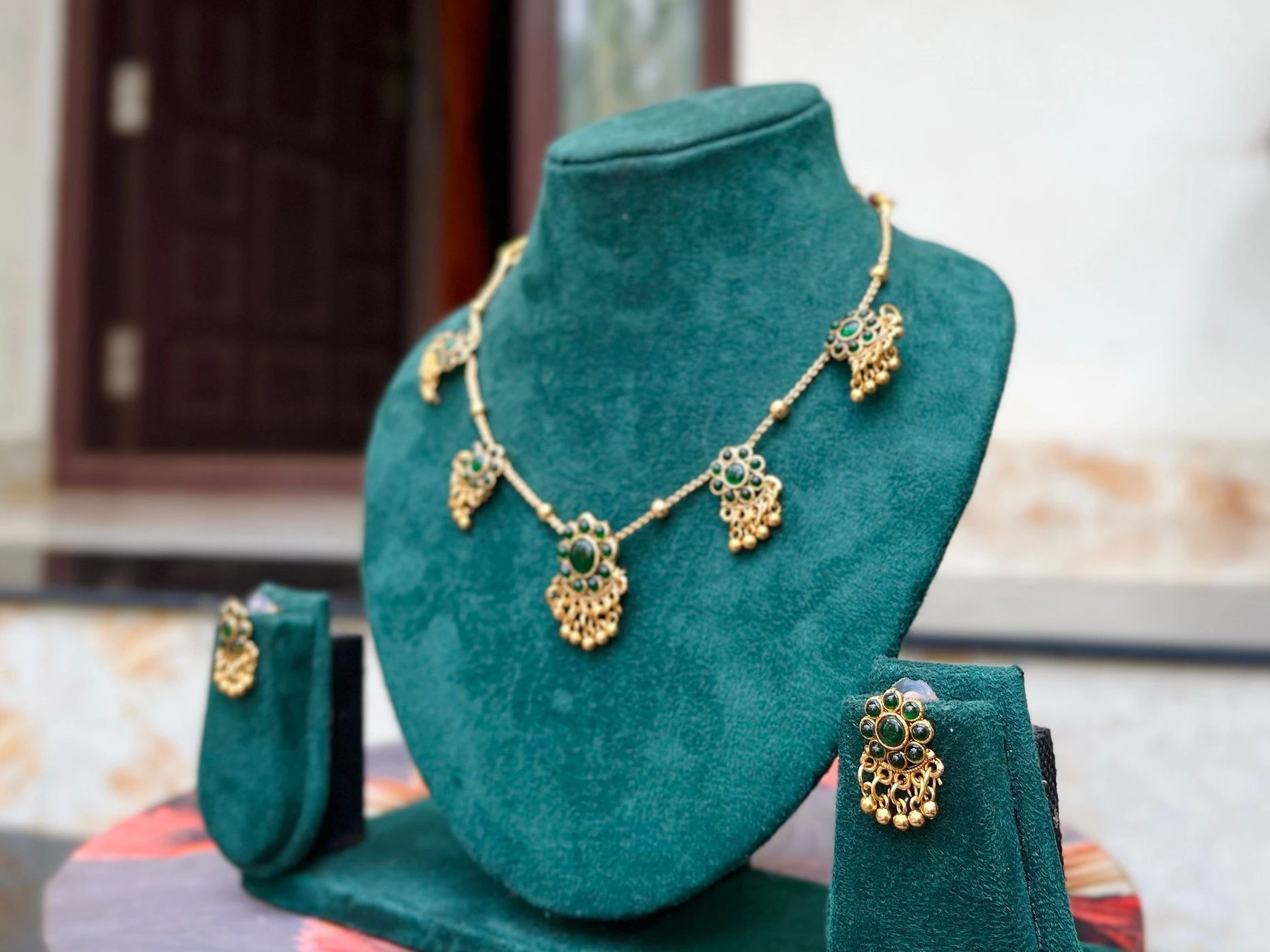 Green flowe choker 5