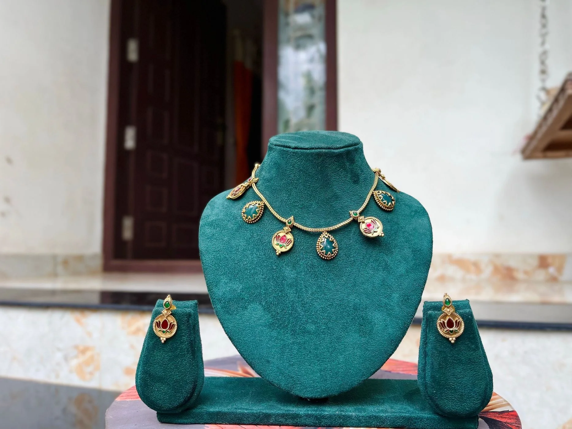 Lotus ocean blue choker 1