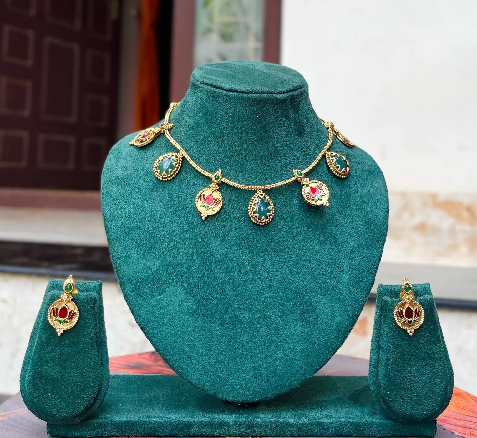 Lotus ocean blue choker 4