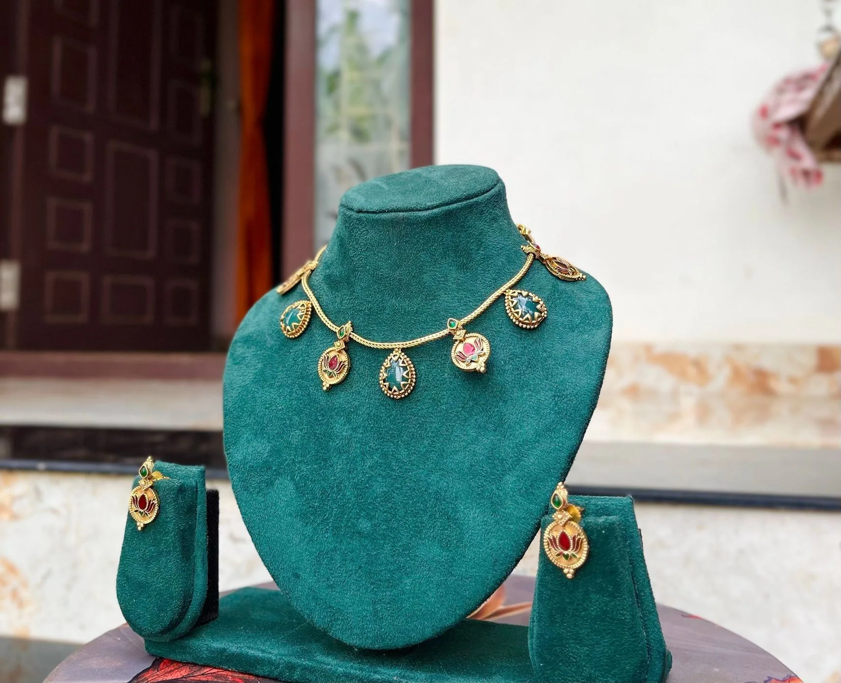 Lotus ocean blue choker 5