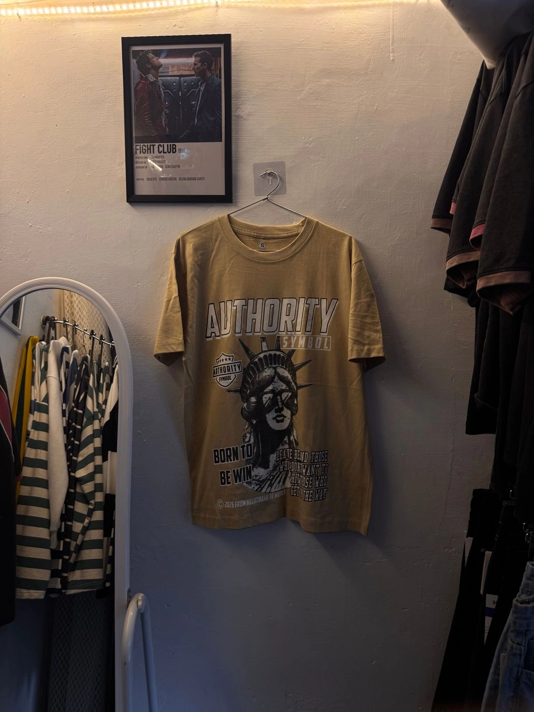 Authority symbol(M)cropped-Vintage tee