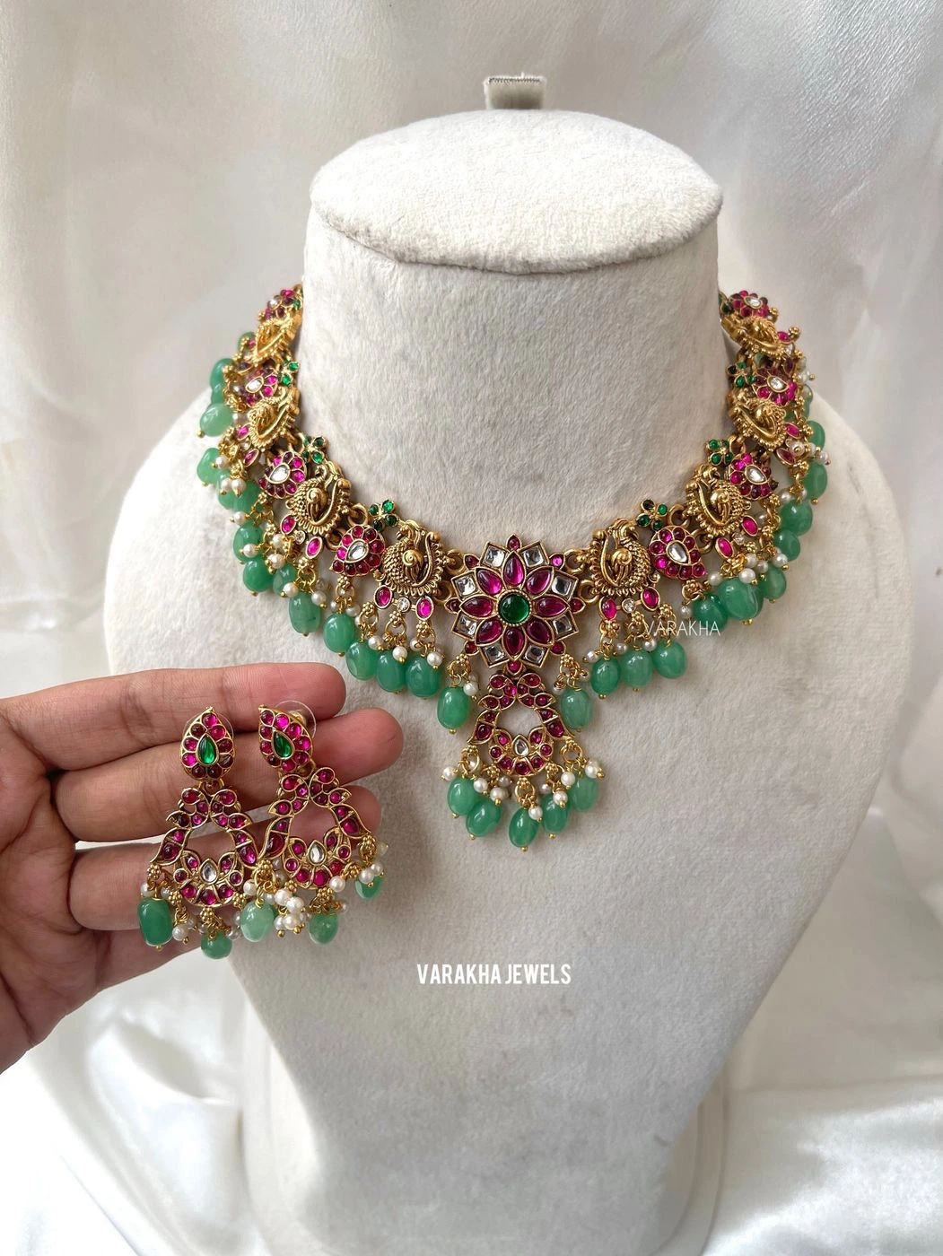 Aarvi Necklace