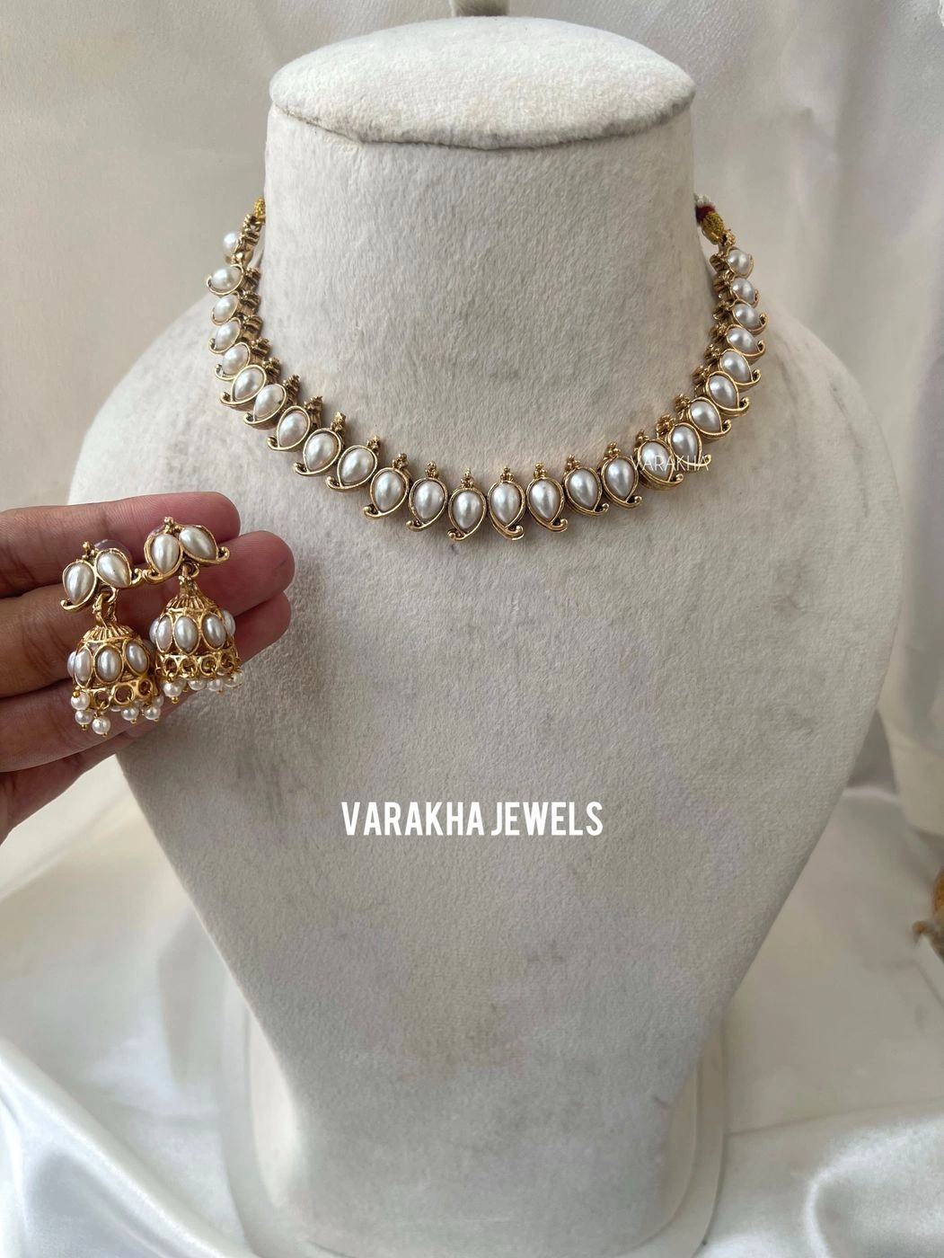 White Pearl Necklace