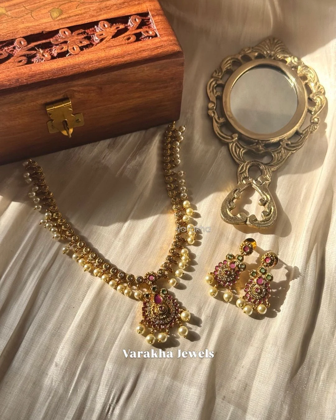 Nila Necklace