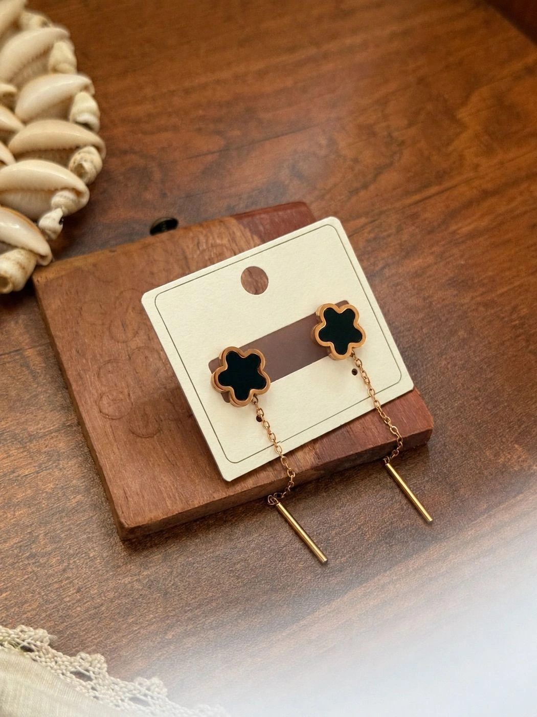 Noir blossom antitarnish earrings 1
