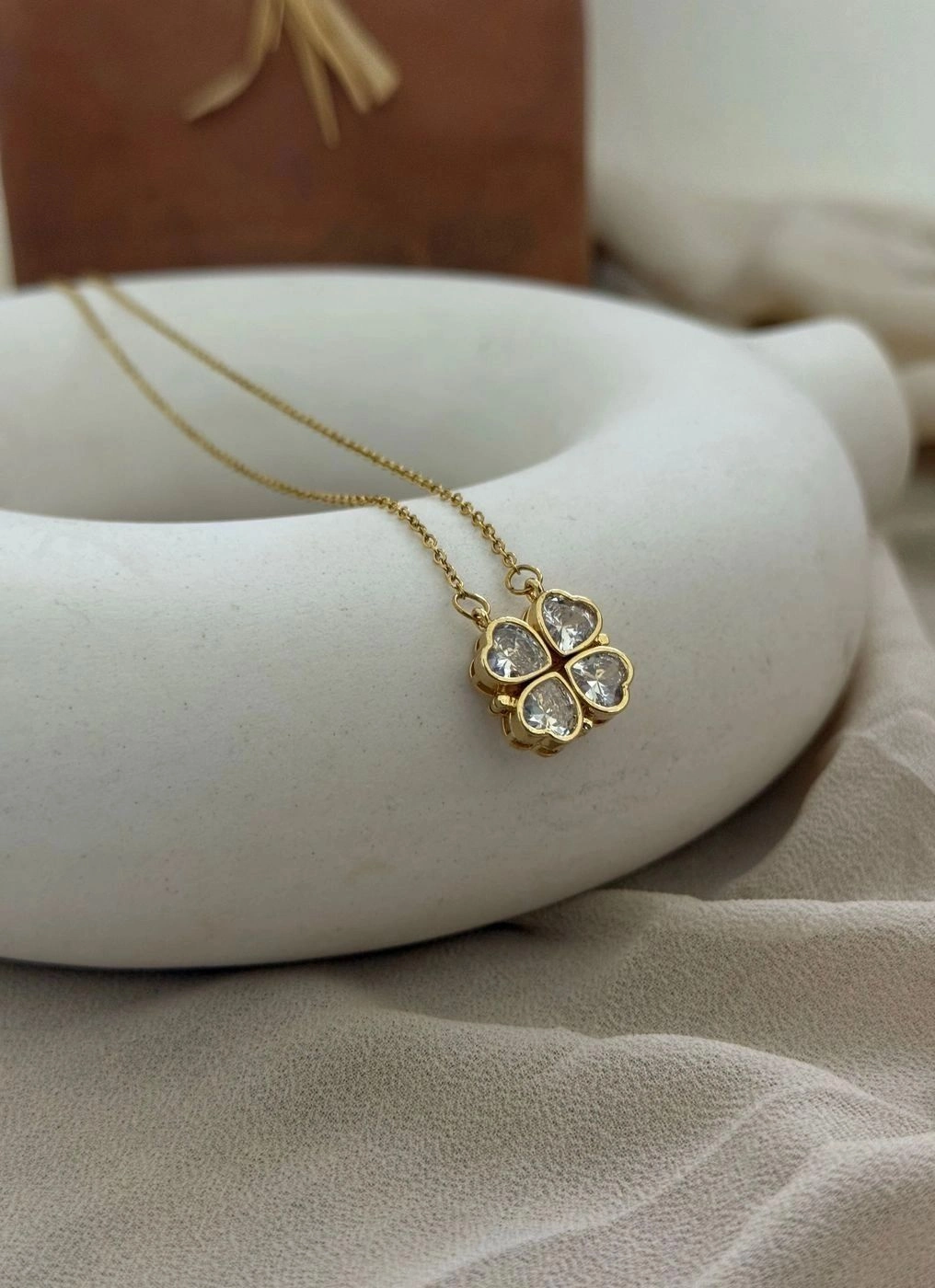 Dual style white stone heart pendant chain 1