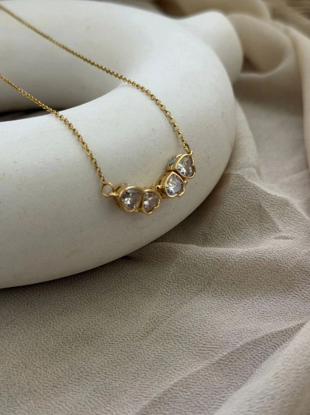 Dual style white stone heart pendant chain 2