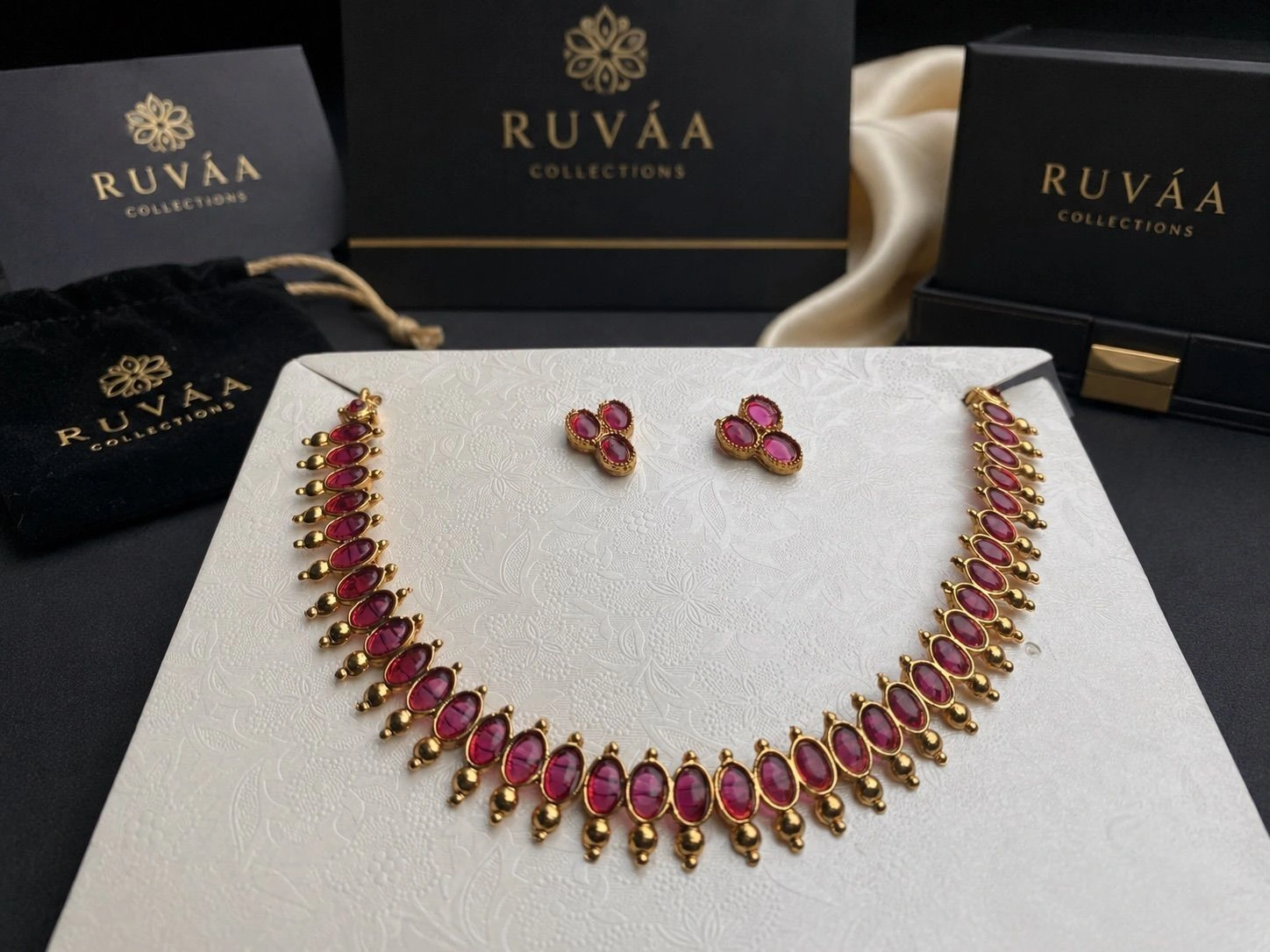 Traditional necklace set