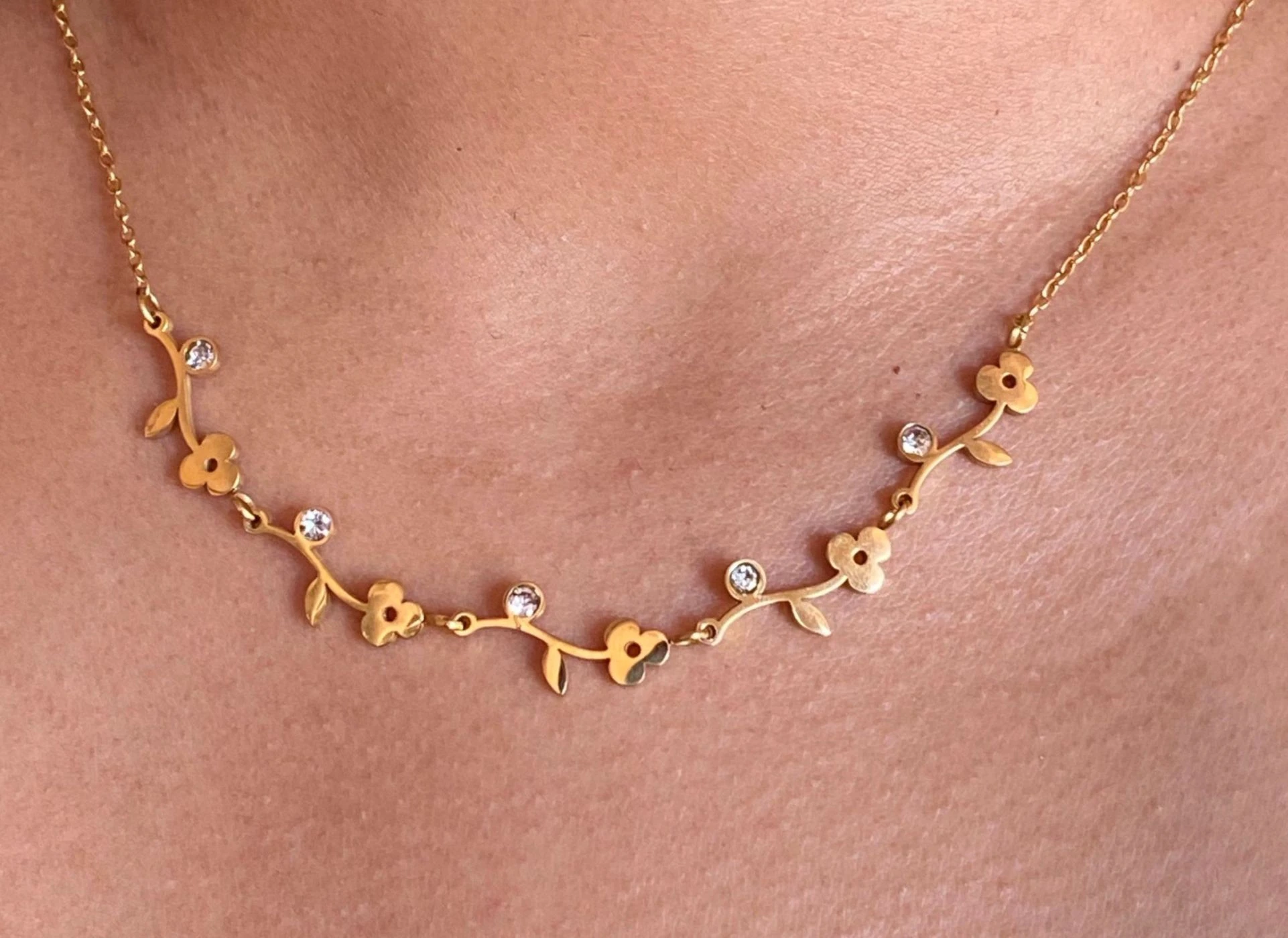 Floral neck chain 1