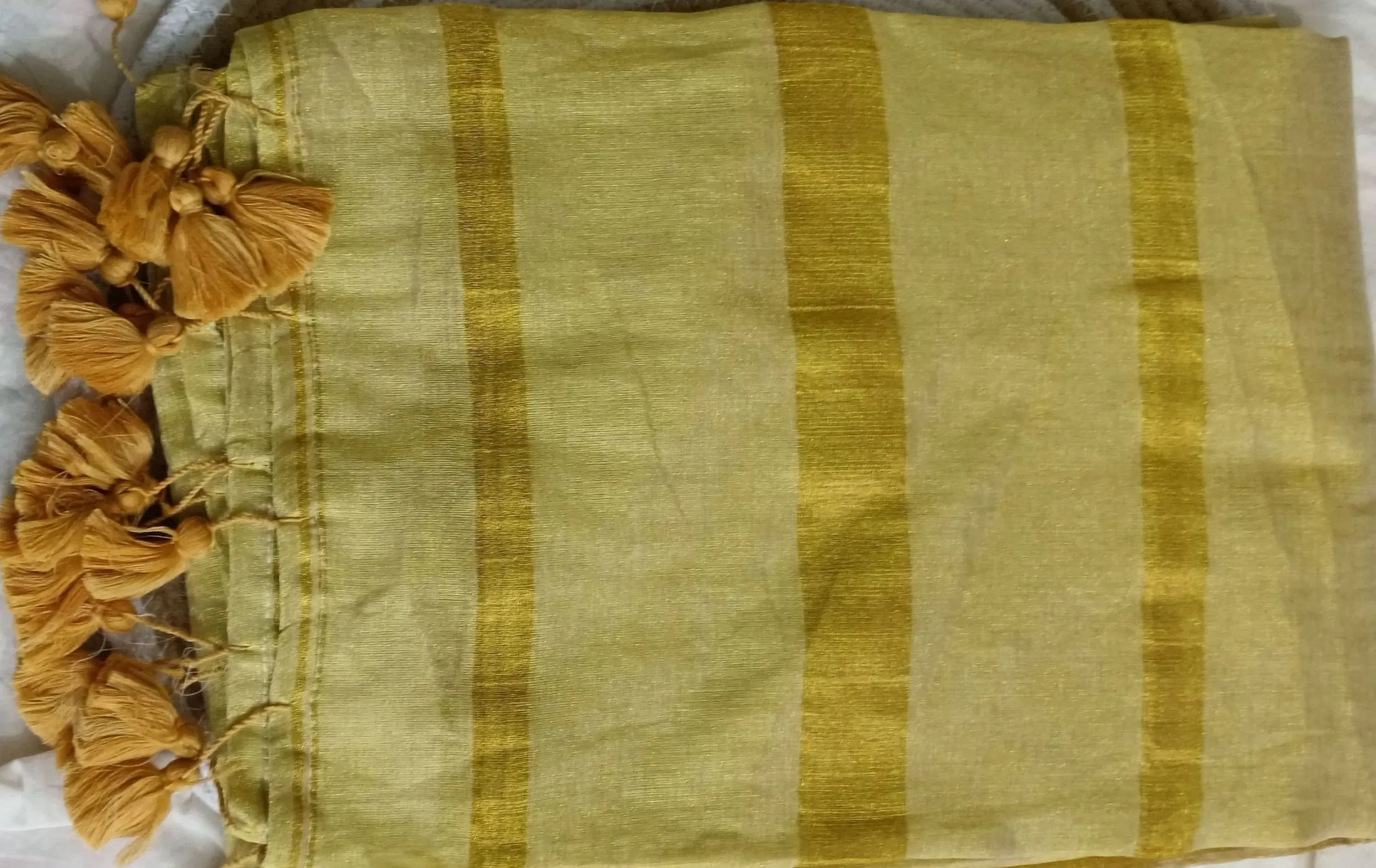 Golden mul tissue saree