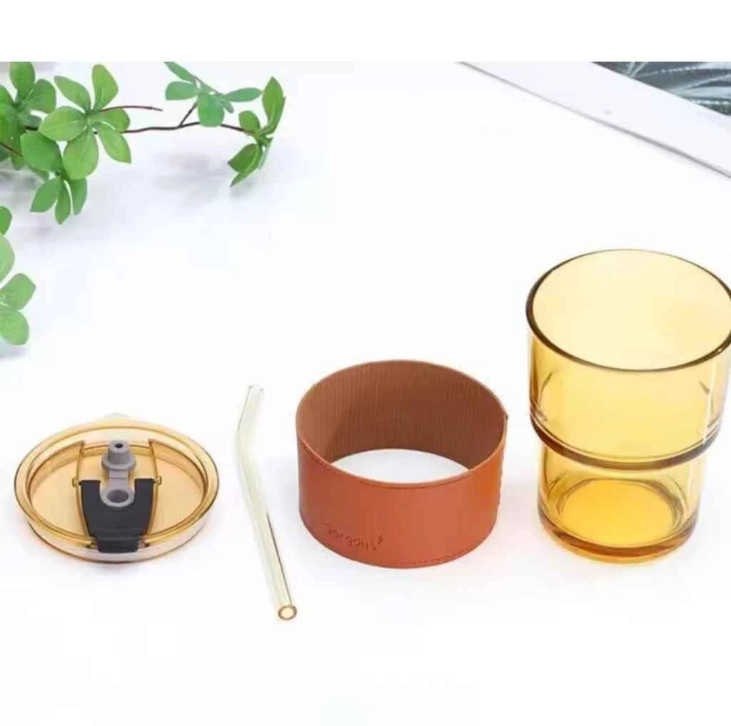 Glass coffee cup with lid and strow 5