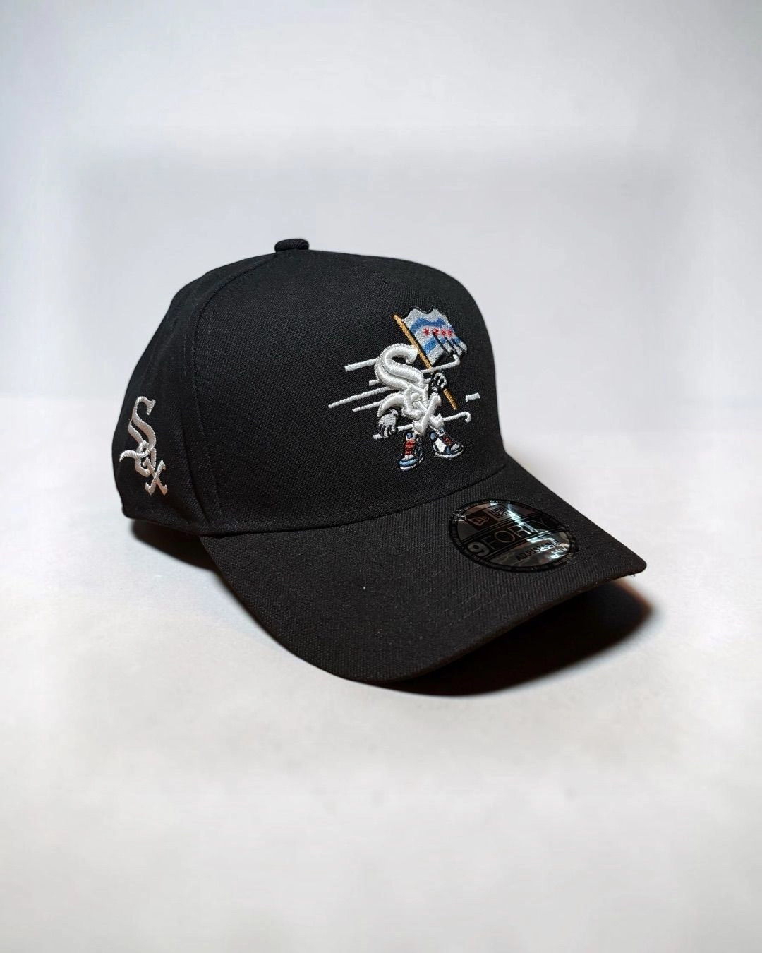 Sox cartoon graphic (adjustable) 1