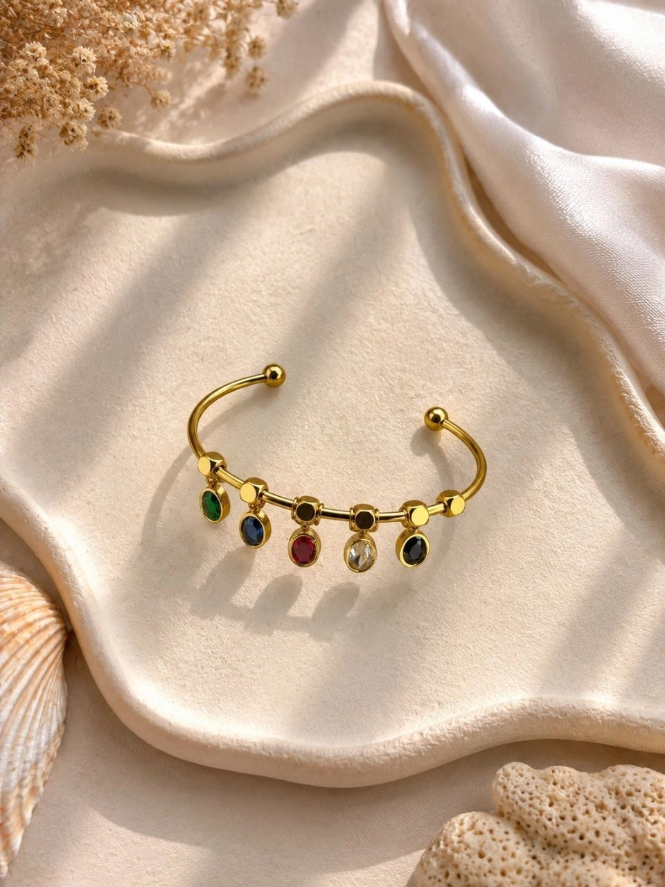 Oval charm bangle