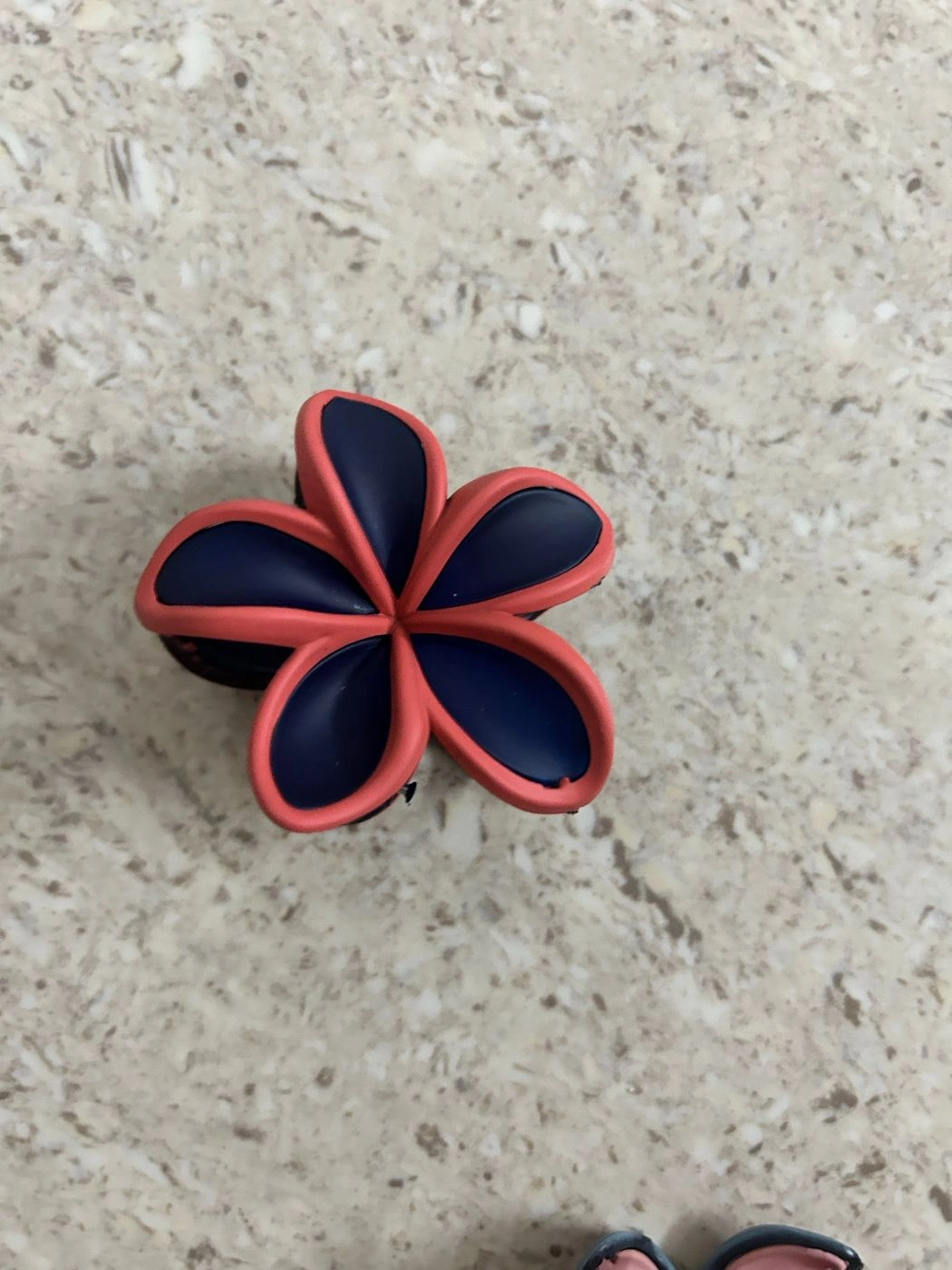 Dual shade daisy clawclip 2