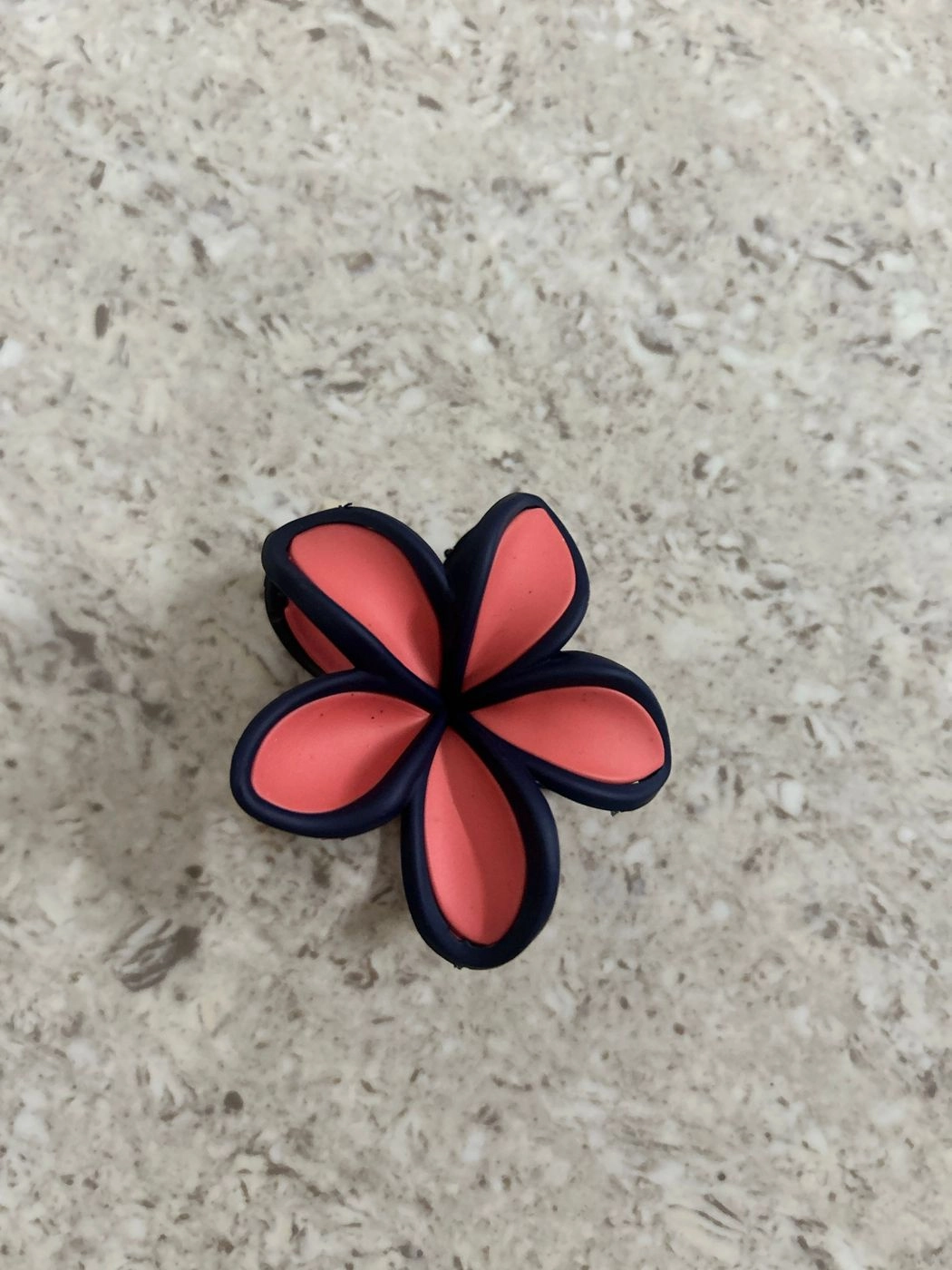 Dual shade daisy clawclip 3