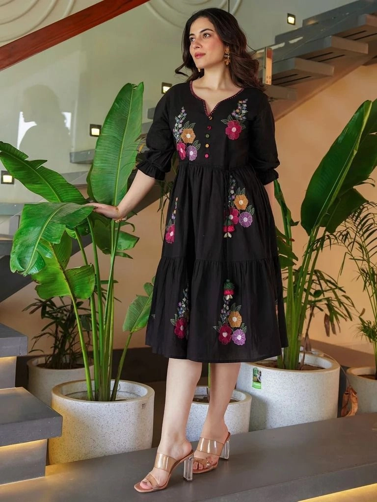 Women Tiered Black Mindi/Calf Length Dress