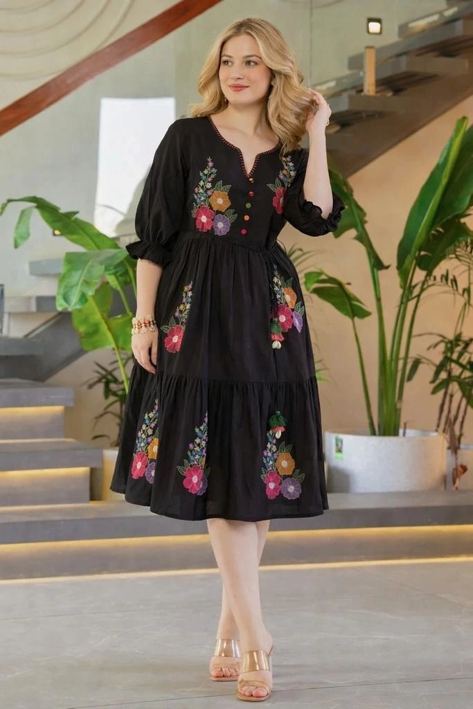 Women Tiered Black Mindi/Calf Length Dress 3