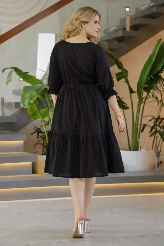 Women Tiered Black Mindi/Calf Length Dress 4