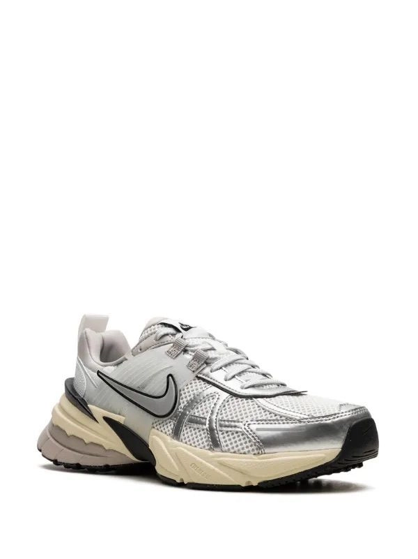 V2K RUN SUMMIT WHITE METALLIC SILVER 2
