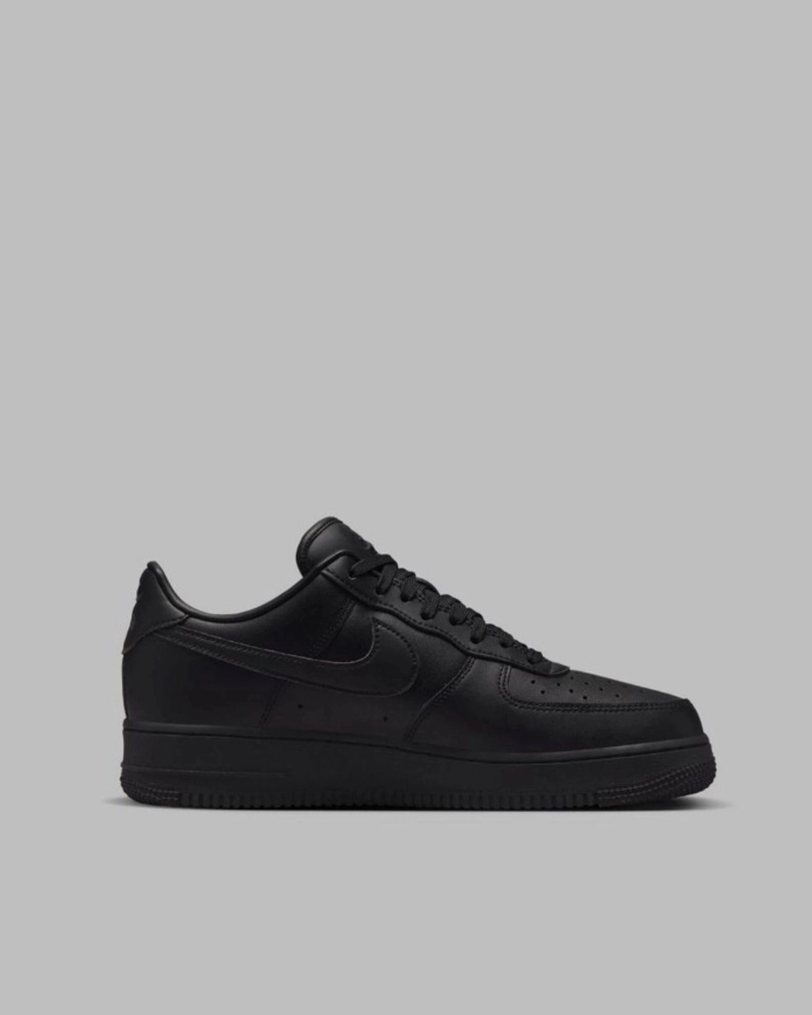 AIR FORCE 1 (BLACK) 1