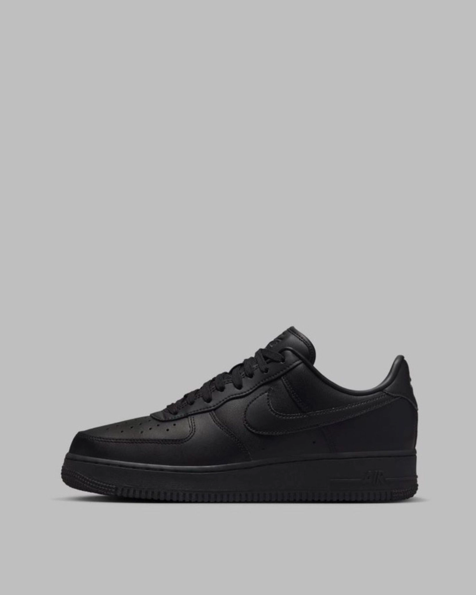 AIR FORCE 1 (BLACK) 3