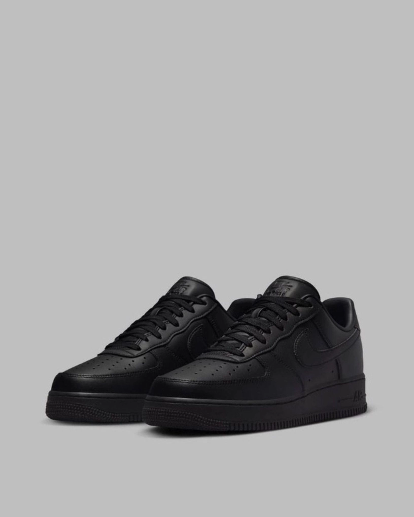 AIR FORCE 1 (BLACK) 4
