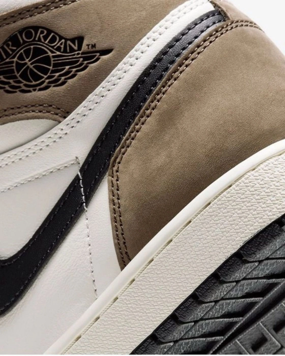AIR JORDAN RETRO 1 HIGH (DARK MOCHA) 4