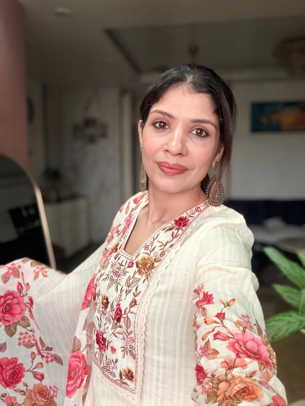 Cream Floral Embroidered 3-Piece Suit Set with Printed Dupatta 3