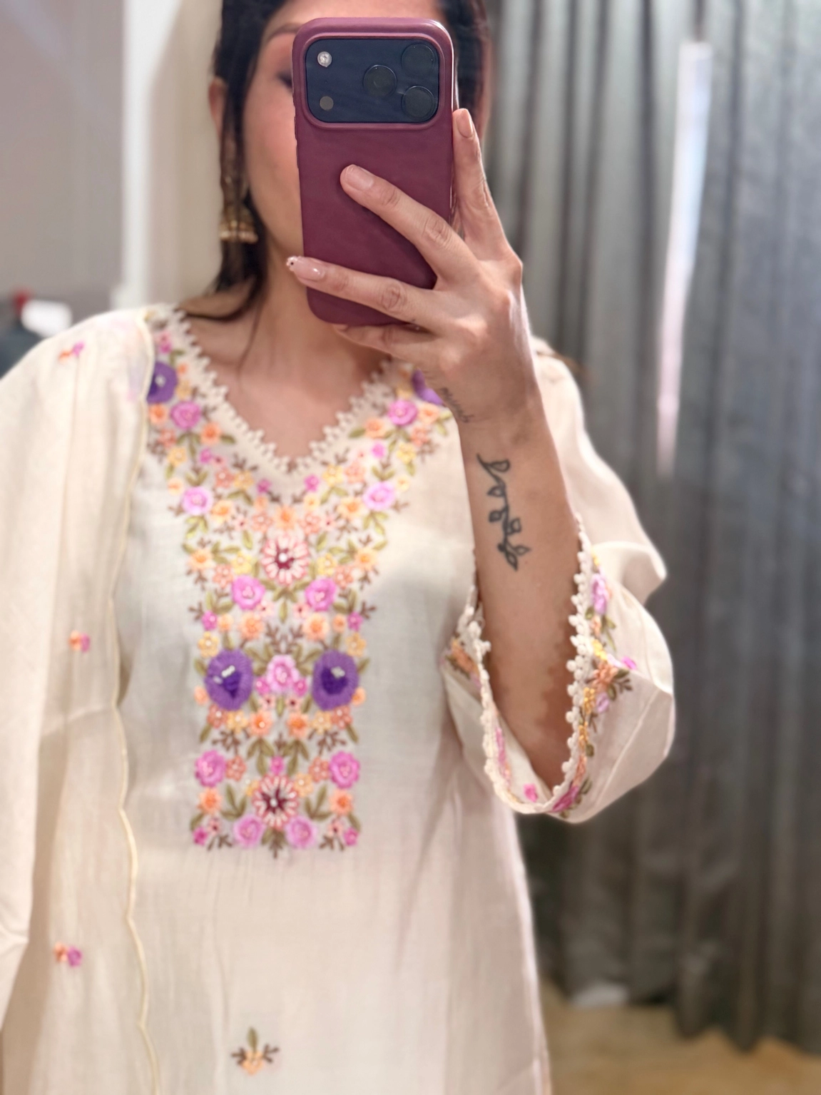 Premium White Floral Embroidered Kurta Pant Set with Dupatta 2