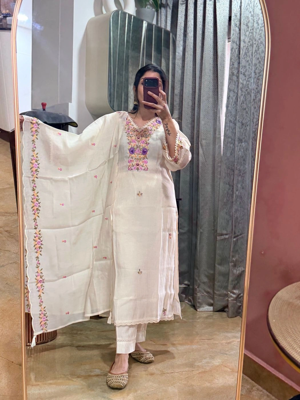 Premium White Floral Embroidered Kurta Pant Set with Dupatta 3