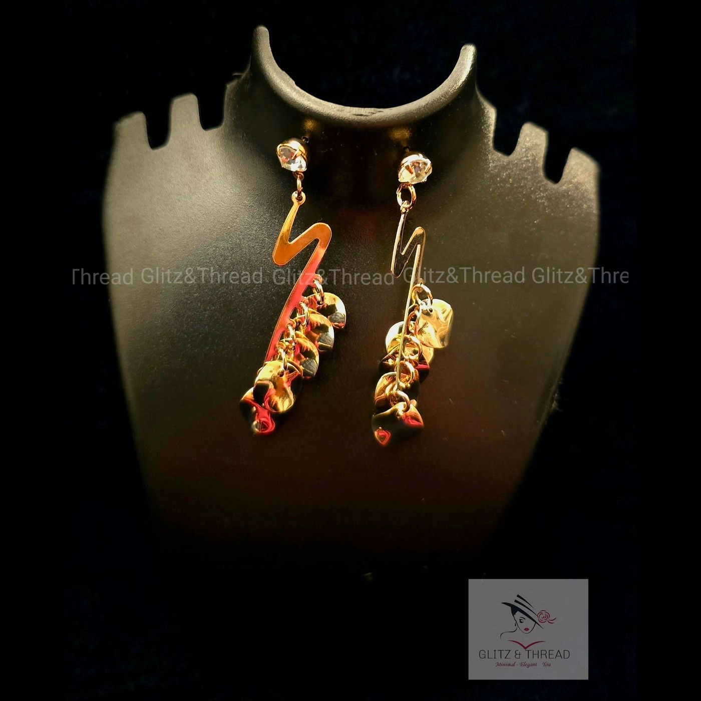 Wavy Dangling Earring With Disc