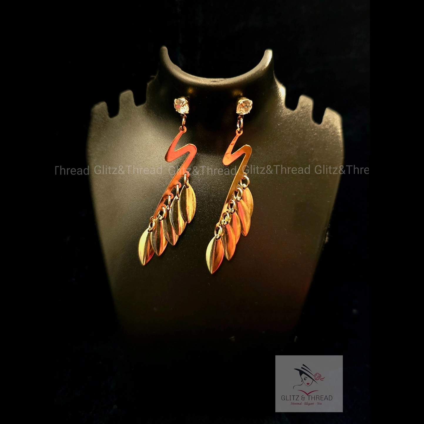 Wavy Dangling Earring With Leaf