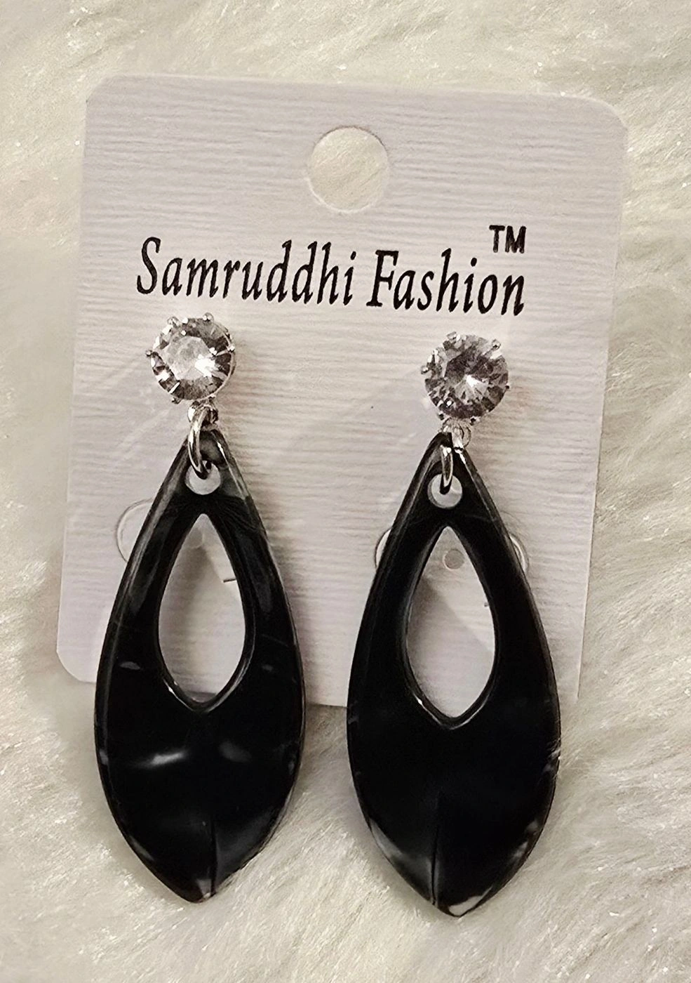 Elegant hollow teardrop statement design 3