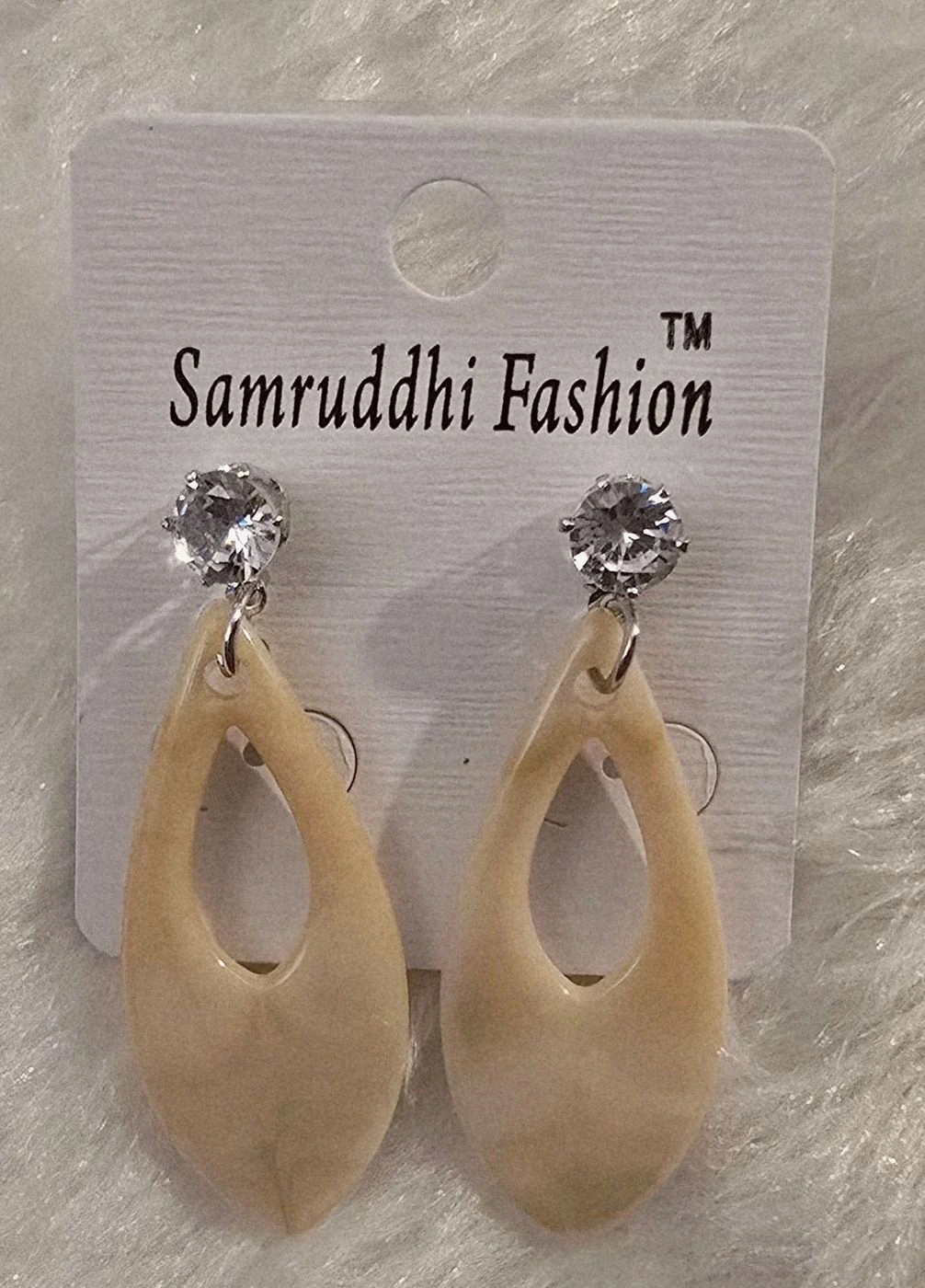 Elegant hollow teardrop statement design 5