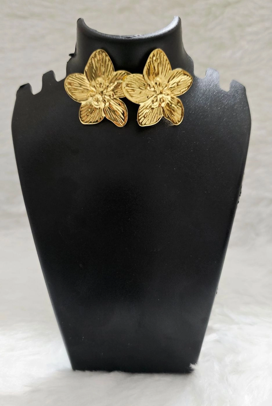 Textured Petal Studs💫 2