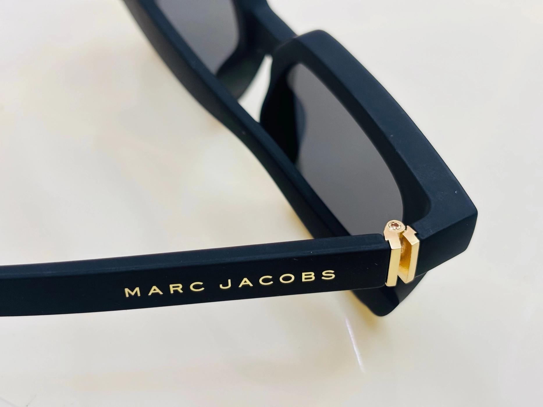 Tickkart M Jacobs Sunglass 3