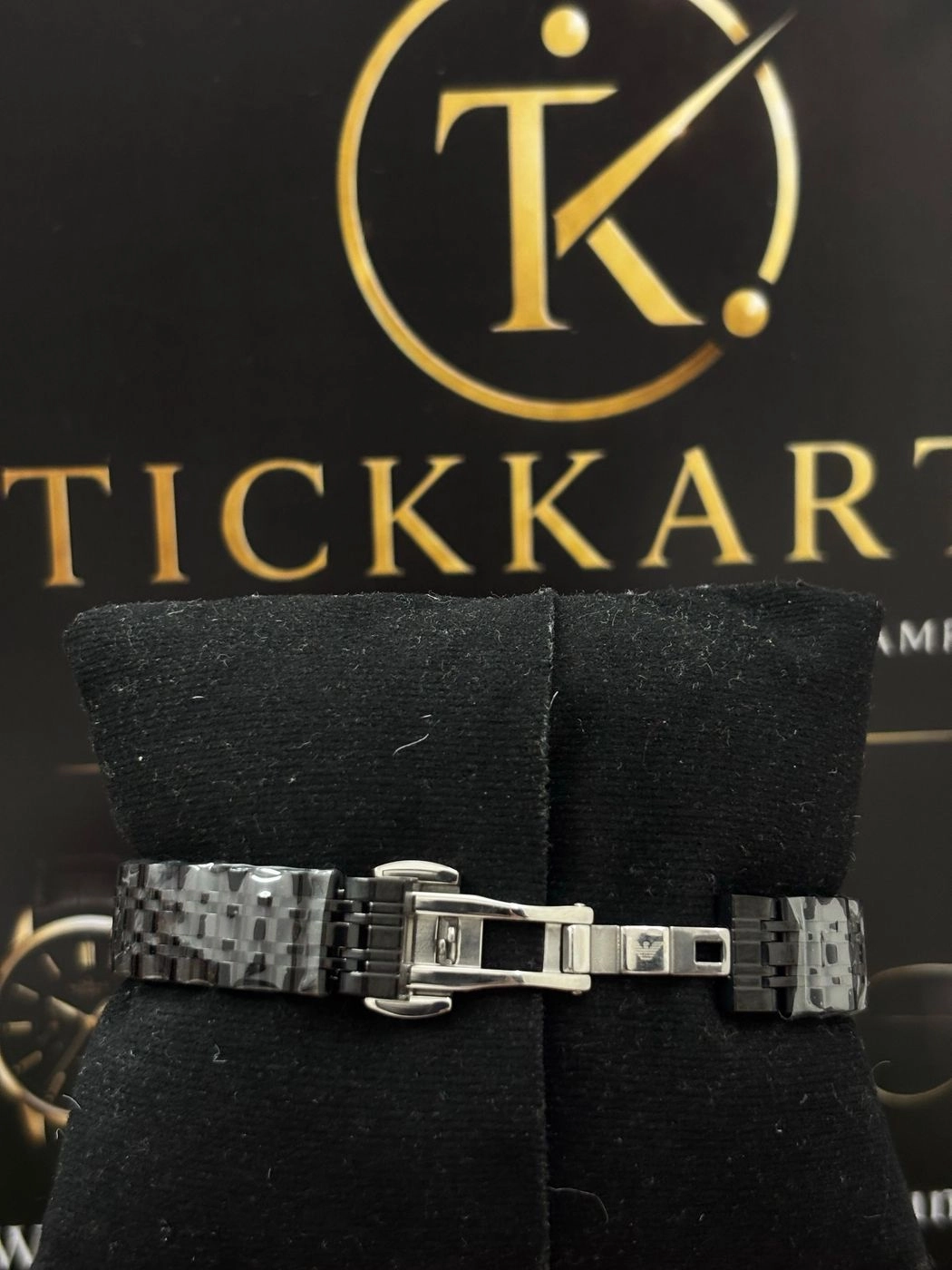 Tickkart ARM Full black Spray Paint Women 3