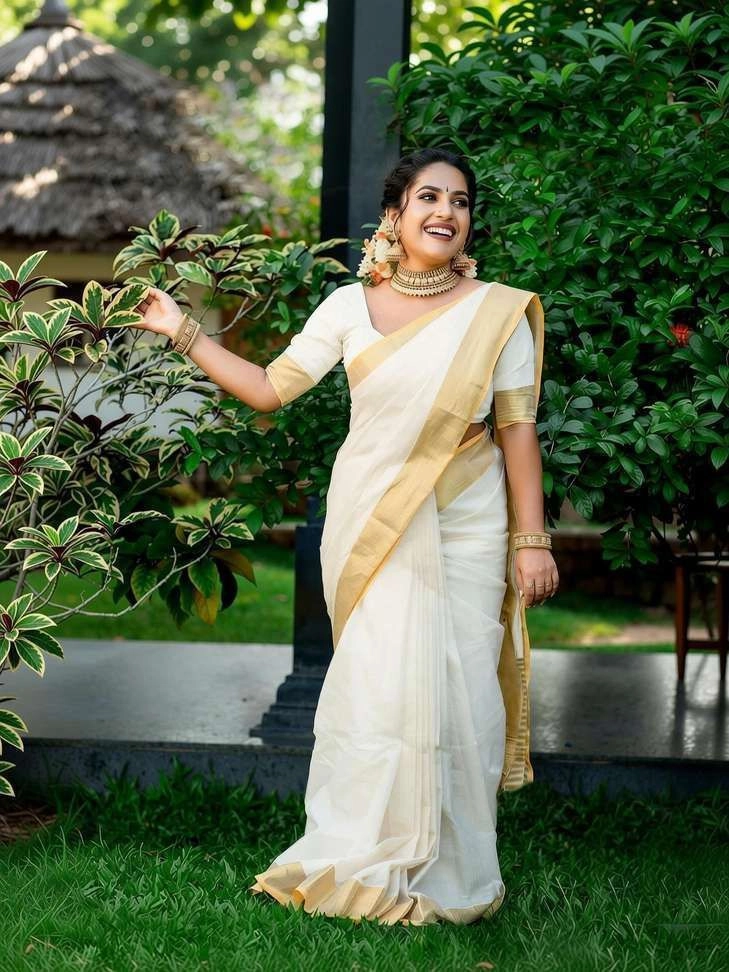 Self Design Kasavu Pure Cotton Saree with Unstitched Blouse (White)