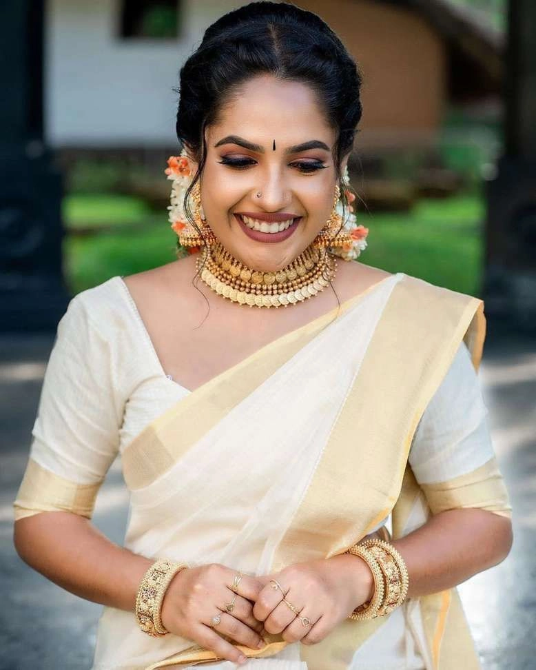 Self Design Kasavu Pure Cotton Saree with Unstitched Blouse (White) 3