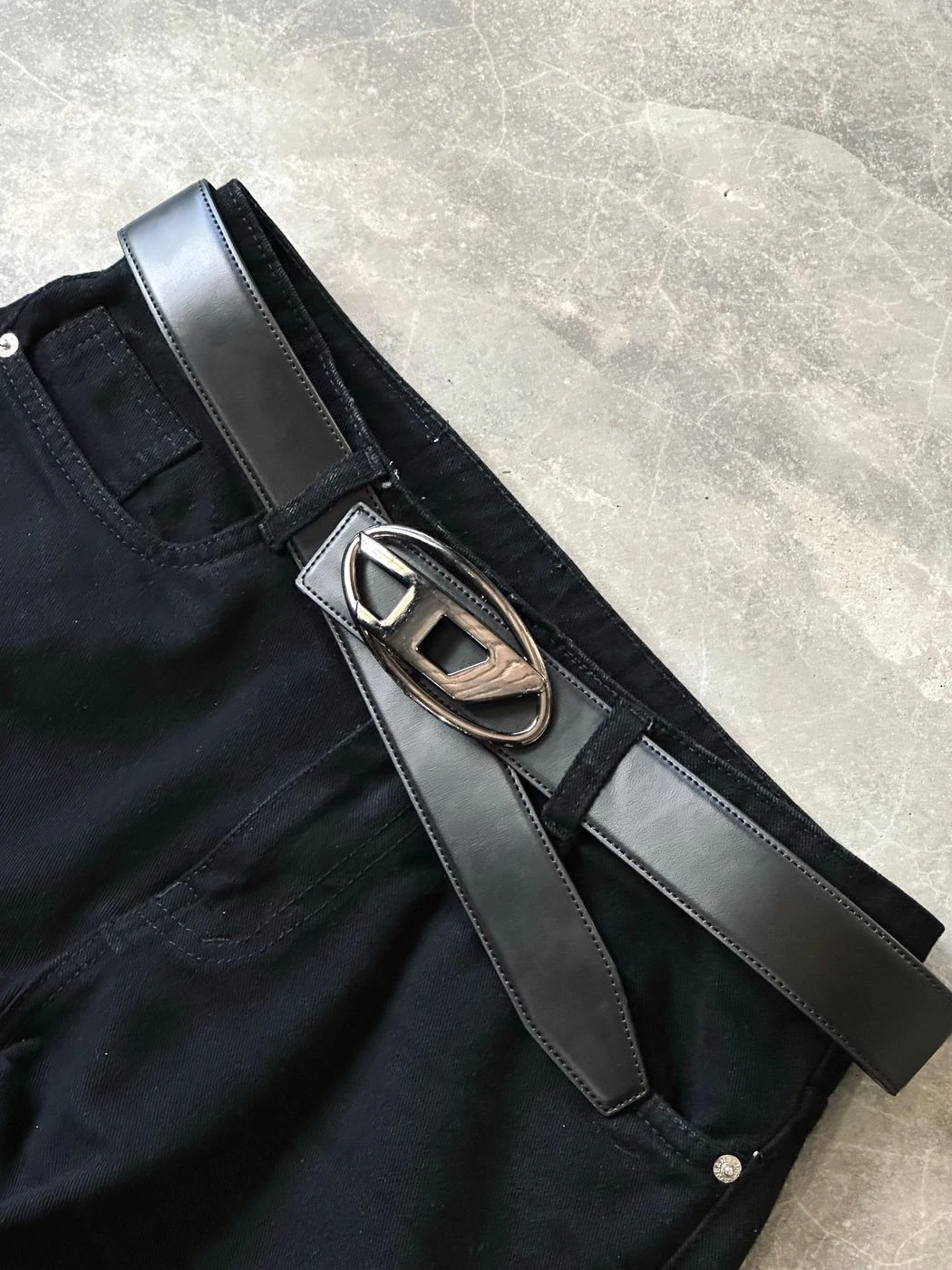 Glossy D Black Leather Belt 1