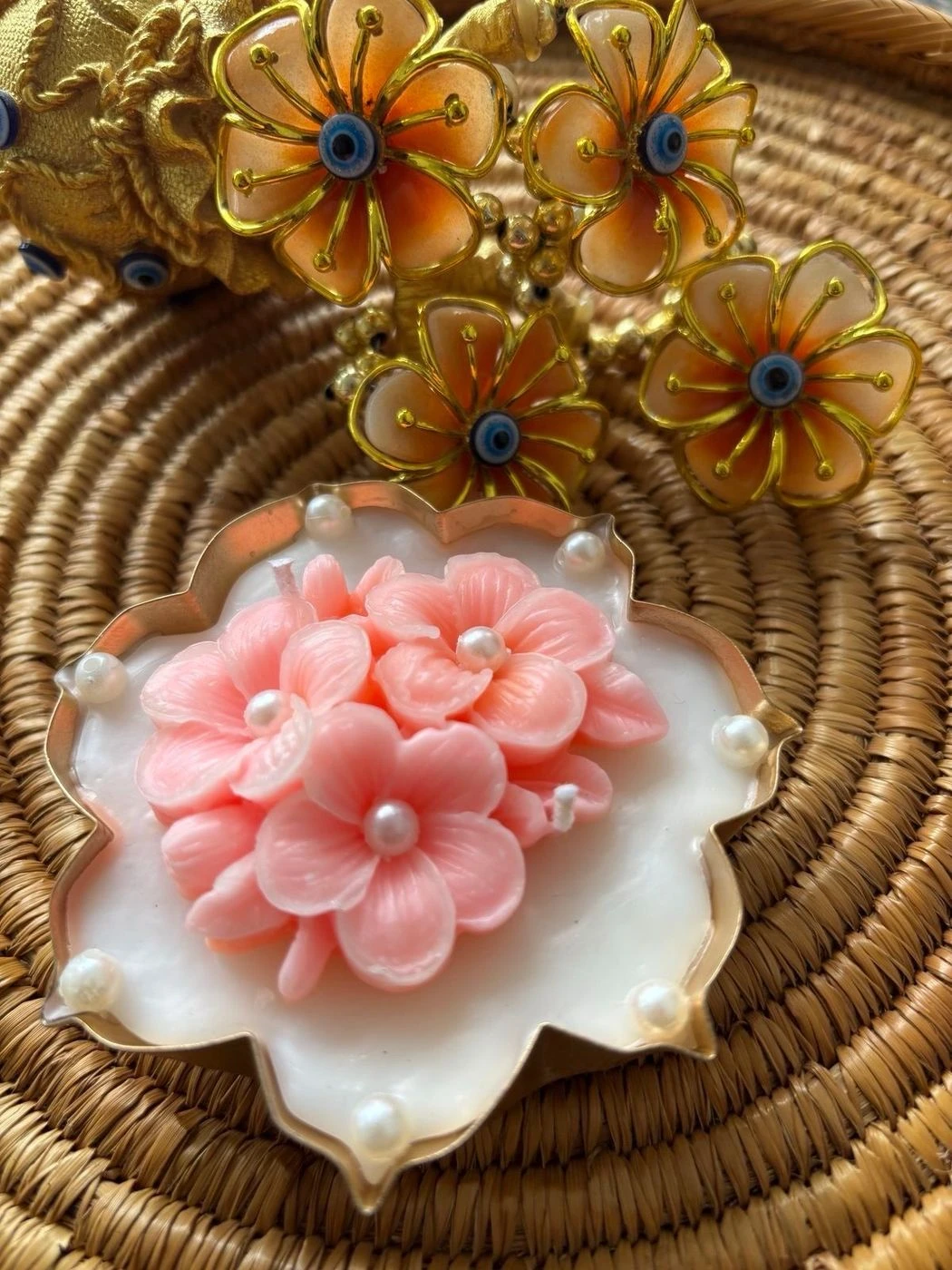 Floral urli candle