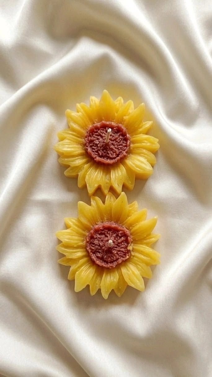 Scented Sunflower candle 2 pcs (Add to cart to customise fragrance)
