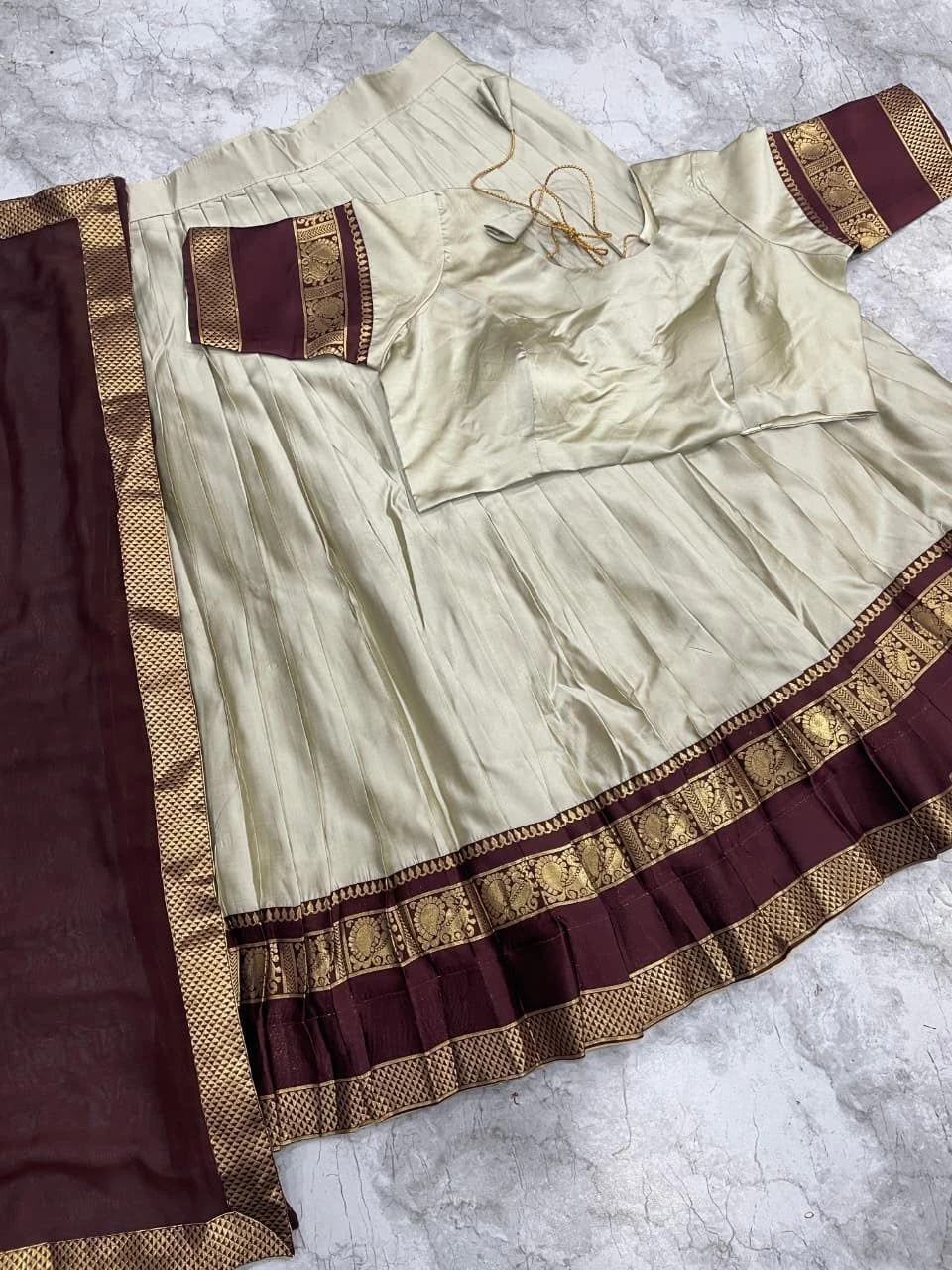 Kanjivaram Lehenga with Blouse, Dupatta, Drawstring. 8
