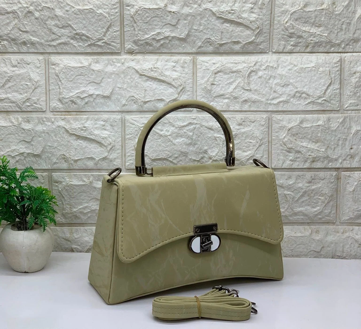 *Trendy Sling Bag for Women And Girls*
 💚💕💚💕 2