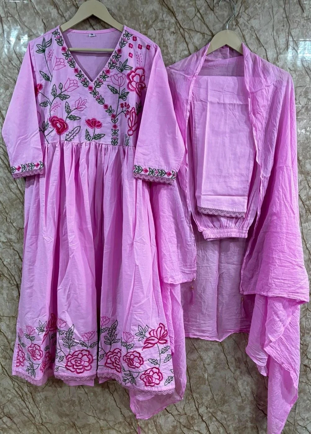 ANARKALI EMBROIDERY 
KURTA PANT WITH DUPPATA SET 2