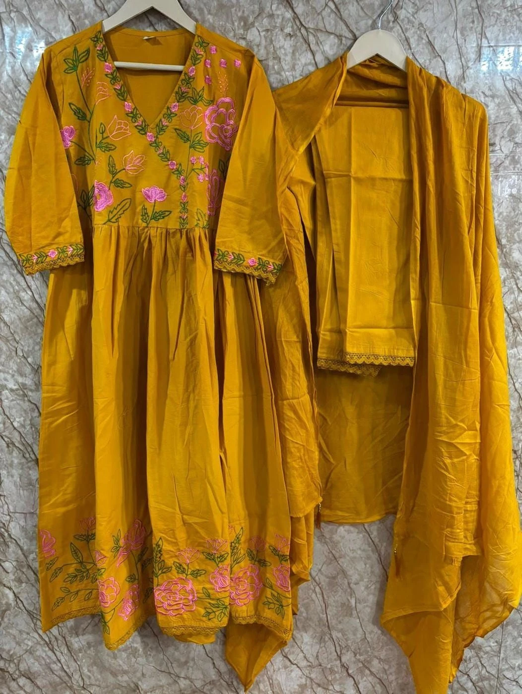 ANARKALI EMBROIDERY 
KURTA PANT WITH DUPPATA SET 8