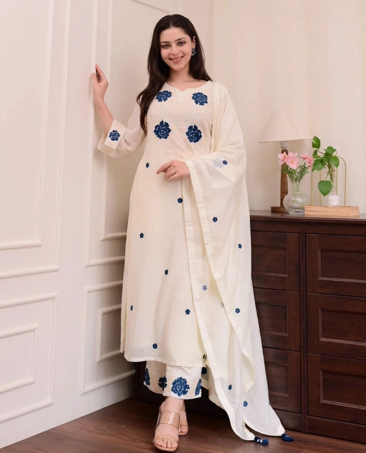 Pure fine silky slub fabric 🪡🧶 heavy embroidery  Kurti with Pant with heavy embroidery chanderi silk fabric Dupatta* 1