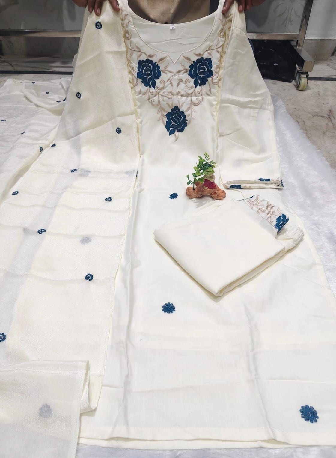 Pure fine silky slub fabric 🪡🧶 heavy embroidery  Kurti with Pant with heavy embroidery chanderi silk fabric Dupatta* 3